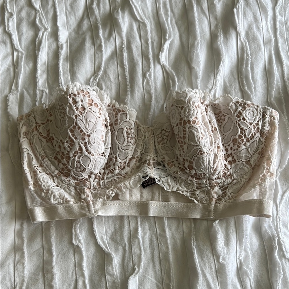 Victoria’s Secret Lace Strapless Bra in Cream
